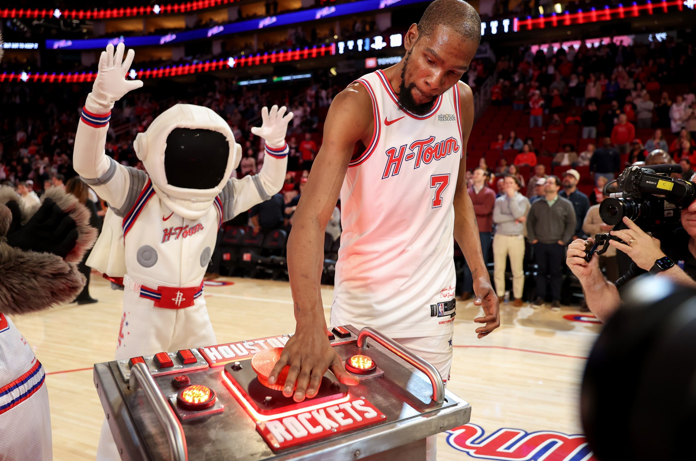 Spurs vs Rockets: This Time It’s Peacock
