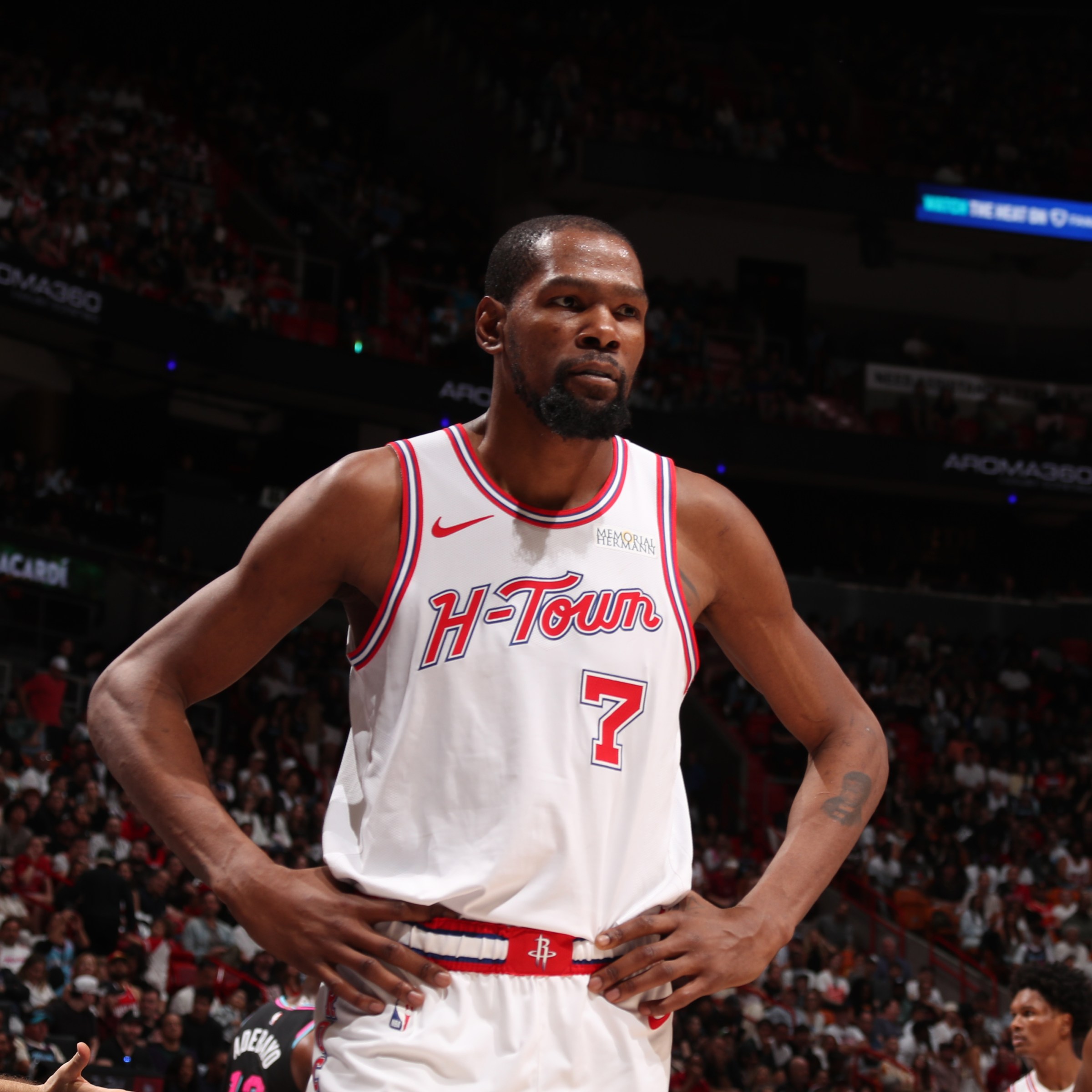 Kevin Durant enters top ten in MVP voting