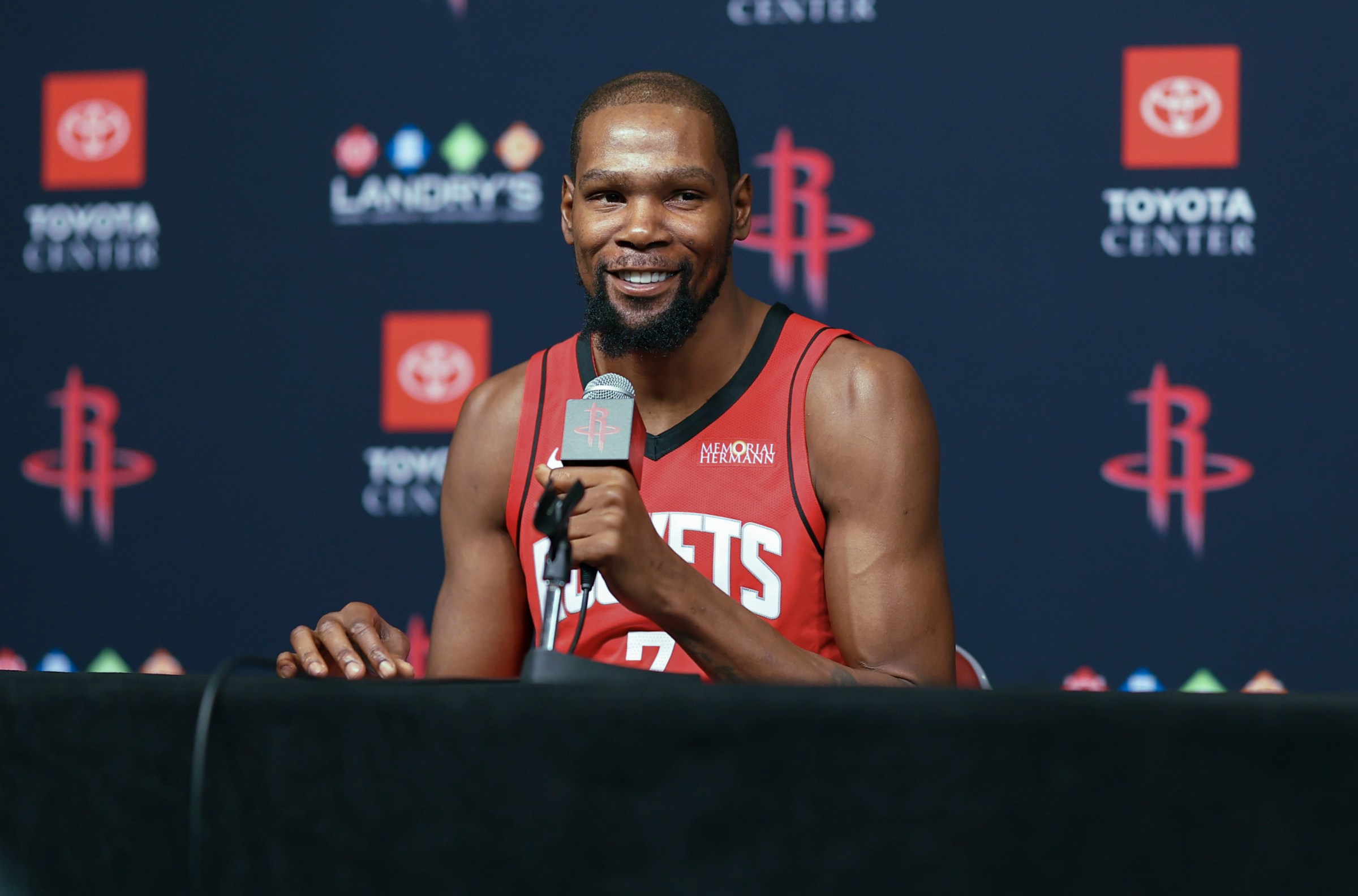 Kevin Durant “sees himself signing” an extension with the Rockets