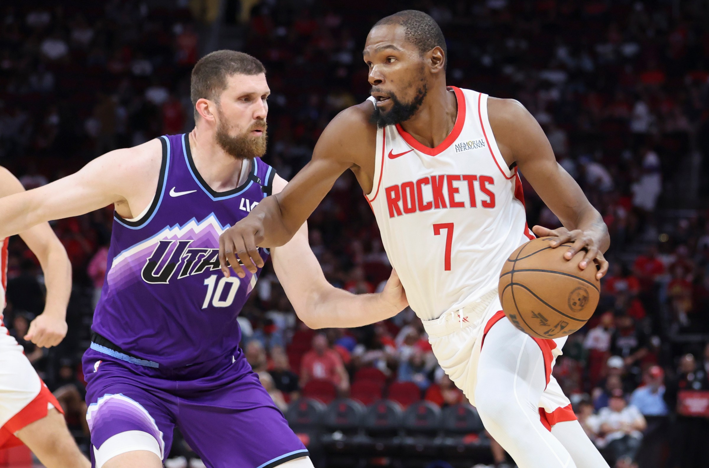 KD drops 20 in his pre-season debut; Rockets beat the Jazz 140-127