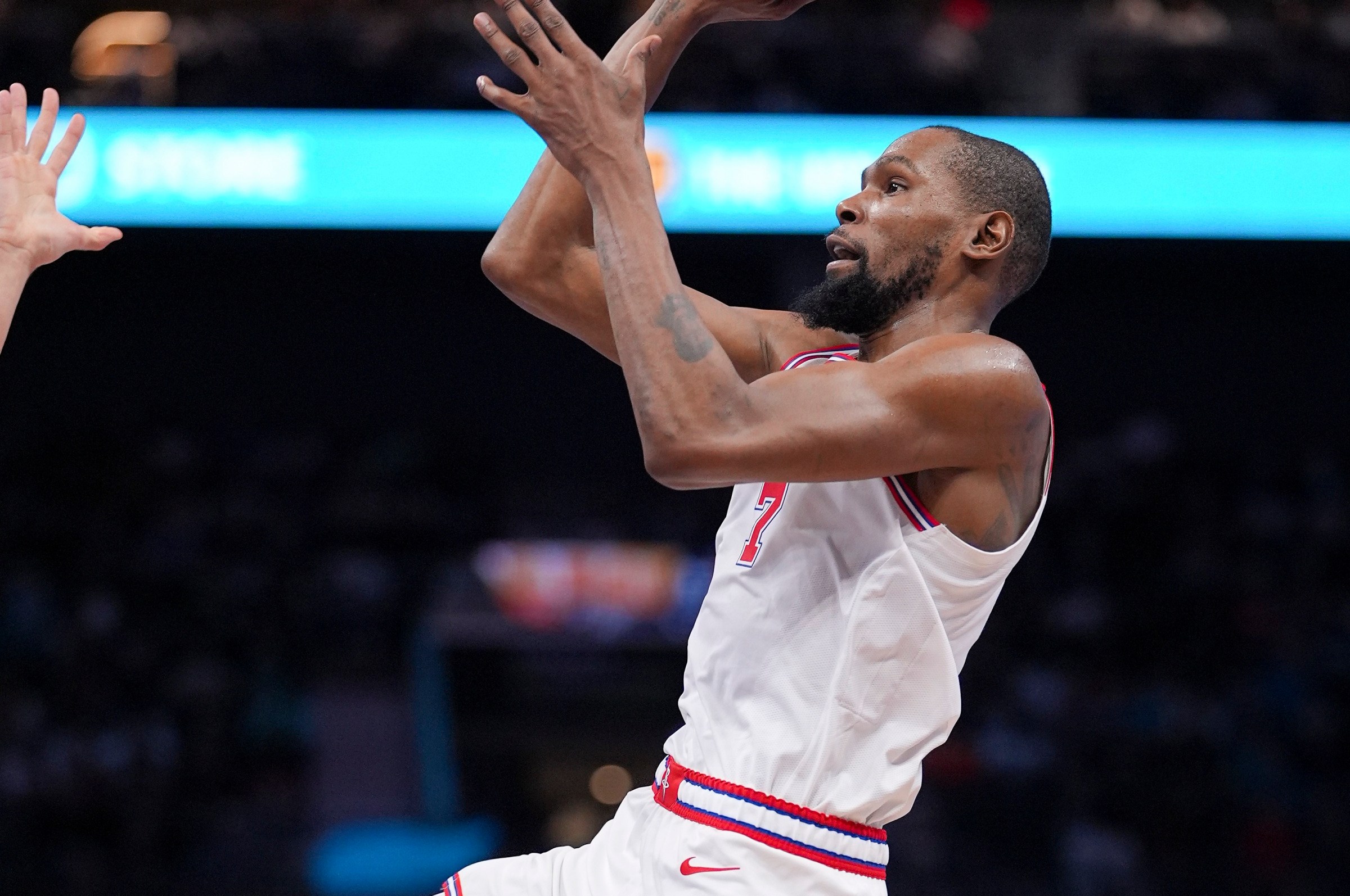 Rockets shoo away Hornets 105-101