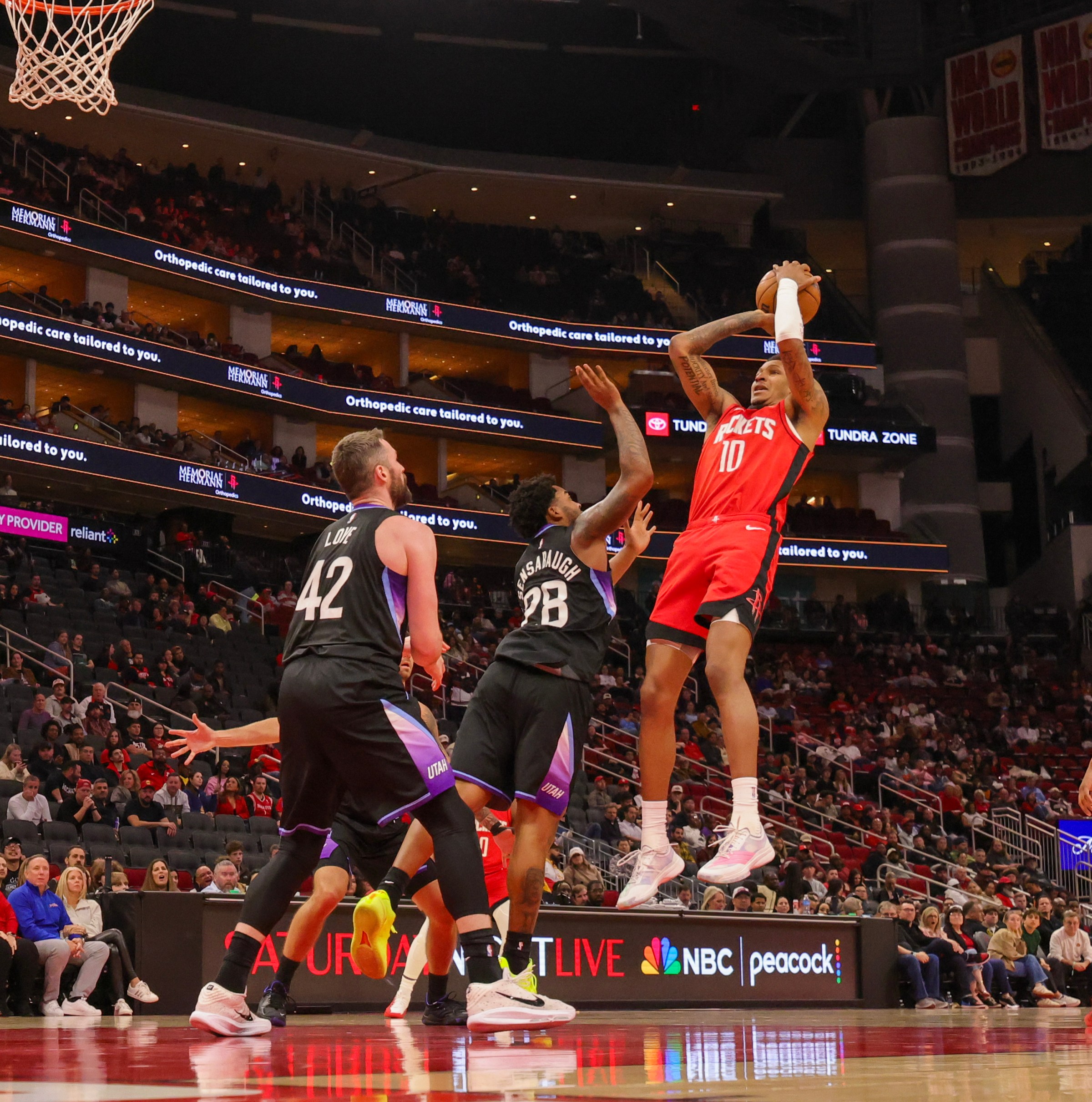 Rockets razz Jazz 125-105