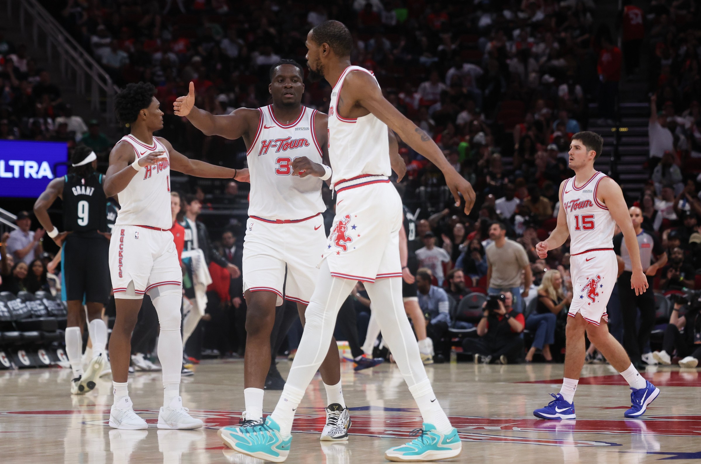 Rockets close strong to drop Trail Blazers 106-99